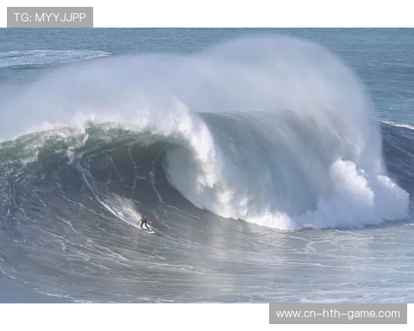 冲浪选手勇闯18米巨浪,秀出极限挑战的荣耀篇章 冲浪选手勇闯18米巨浪,秀出极限挑战的荣耀篇章